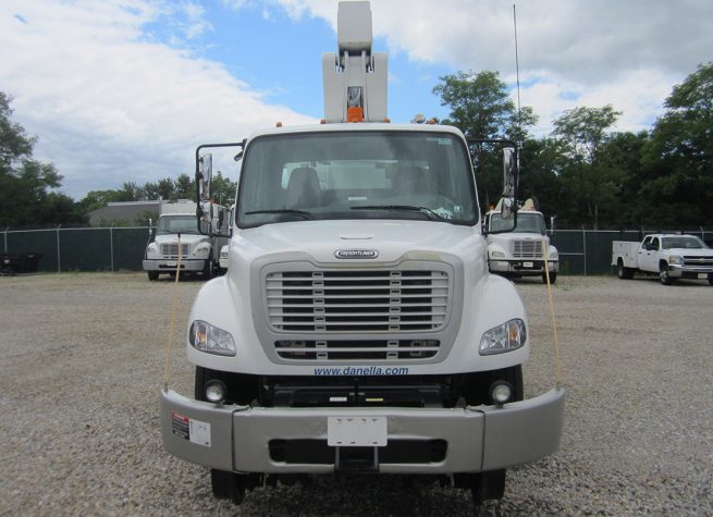 41-45-ft-Bucket-Truck-56000-GVWR-Front